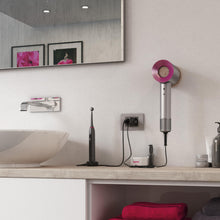 Carica l'immagine nel visualizzatore di Gallery, 4box - Presa da Incasso Side XL Compatibile con Vimar® Plana™. 4 Prese in 1: permette di collegare una spina schuko e un