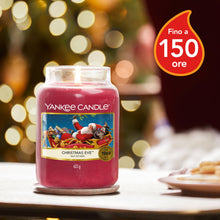 Carica l'immagine nel visualizzatore di Gallery, Yankee Candle Scented Candle, Candela in giara grande della Vigilia di Natale, Candele a lunga combustione: fino a 150 ore