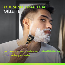 Carica l'immagine nel visualizzatore di Gallery, GilletteLabs Rasoio A Mano Libera Con Barra Esfoliante, 1 Manico + 1 Lametta Di Ricambio, Include Base Magnetica Premium