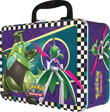Carica l'immagine nel visualizzatore di Gallery, Pokémon Bauletto da collezione del GCC Codaurlante ed Eroeferreo (due carte promozionali olografiche, sei buste e tanto altro), edizione in italiano