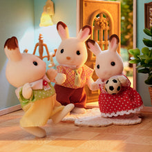 Carica l'immagine nel visualizzatore di Gallery, Sylvanian Families - Famiglia Coniglio Cioccolato – Set di 4 Personaggi Morbidi, Articolati e con Vestiti Rimovibili – M