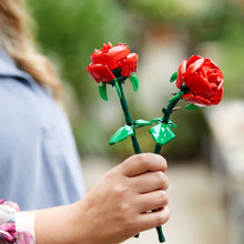 Carica l&#39;immagine nel visualizzatore di Gallery, LEGO Rose Set di Fiori Finti Compatibile con Bouquet di Fiori Artificiali, Decorazione per Casa, Regalo di San Valentino per Lei o Lui, Accessori Camera da Letto per Bambine e Bambini da 8 Anni 40460