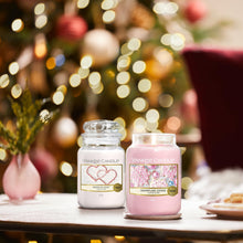 Carica l'immagine nel visualizzatore di Gallery, Yankee Candle Candela profumata in giara grande | Amore invernale | Durata Fino a 150 Ore