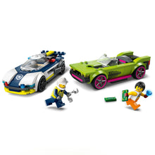 Carica l'immagine nel visualizzatore di Gallery, LEGO City Inseguimento della Macchina da Corsa, Set con 2 Modellini di Auto da Costruire della Polizia, Giocattolo per Bambini e Bambine da 6 Anni in su con Veicolo di Emergenza e 2 Minifigure 60415