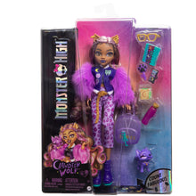 Carica l'immagine nel visualizzatore di Gallery, Monster High - Clawdeen Wolf, bambola dal look mostruoso con cucciolo Crescent e accessori inclusi, tra cui zaino, snack