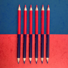 Carica l'immagine nel visualizzatore di Gallery, Kores - Twin Jumbo: Matita Bicolore Rosso e Blu per Bambini e Studenti, Mina Leggera e Forma Ergonomica Triangolare, Con