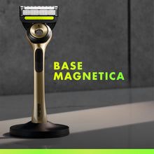 Carica l'immagine nel visualizzatore di Gallery, GilletteLabs Rasoio A Mano Libera Con Barra Esfoliante, 1 Manico + 1 Lametta Di Ricambio, Include Base Magnetica Premium