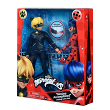 Carica l&#39;immagine nel visualizzatore di Gallery, Bandai - Miraculous Ladybug - Set di 2 bambole manichino 26 cm - Ladybug e Chat Noir - Pacchetto Miraculous Bambole - Bambola Ladybug e Bambola Chat Noir - Giocattolo per bambini 4 anni e + - P50365