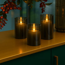 Carica l'immagine nel visualizzatore di Gallery, Relaxdays Candele a LED, Set da 3 con Funzione Timer e Telecomando, Cera Vera, Fiamma Oscillante Finta, Vetro, Grigio