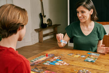 Carica l'immagine nel visualizzatore di Gallery, Asmodee - 7 Wonders Duel - Gioco da Tavolo di Strategia per 2 Giocatori, 10+ Anni, Edizione in Italiano