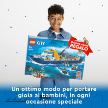 Carica l&#39;immagine nel visualizzatore di Gallery, LEGO City Esploratore Artico, Grande Nave Giocattolo Galleggiante con Elicottero, Gommone, Sottomarino, Relitto Barca Vichinga, 7 Minifigure e un&#39;Orca, Regalo per Bambini e Bambine dai 7 Anni 60368