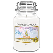 Carica l'immagine nel visualizzatore di Gallery, Yankee Candle Candela profumata | Candela in giara grande Snowflake Kisses | Durata: fino a 150 ore | Regalo perfetto per donne