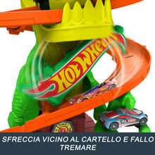 Carica l'immagine nel visualizzatore di Gallery, Hot Wheels T-Rex Battaglia Infuocata con macchinina in Scala 1:64