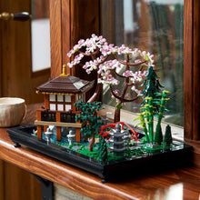 Carica l&#39;immagine nel visualizzatore di Gallery, LEGO 10315 Icons Il Giardino Tranquillo, Kit Giardino Botanico Zen per Adulti con Fiori di Loto, Regalo per Donna e Uomo Fan del Giardinaggio Giapponese, Decorazione da Scrivania Personalizzabile