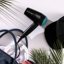 Carica l'immagine nel visualizzatore di Gallery, Remington Asciugacapelli 2000W - Pieghevole e Potente - Asciugacapelli da Viaggio, Bacchetta e Diffusore per styling, 2 livelli di riscaldamento e ventola, On The Go D1500