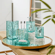 Carica l'immagine nel visualizzatore di Gallery, Set di accessori da bagno in acrilico trasparente, antiruggine, design trasparente, include dispenser di sapone, portaspazzolino, tazza, portasapone e scopino per WC, 5 pezzi (blu foglia di tè)