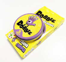 Carica l&#39;immagine nel visualizzatore di Gallery, Asmodee: Dobble Classic Blister Eco, Versione Mini, Divertente Gioco di Carte per Tutta la Famiglia, 5 mini giochi, 2-8 Giocatori, 6+ Anni, Edizione in Italiano