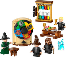 Carica l'immagine nel visualizzatore di Gallery, LEGO Harry Potter Castello di Hogwarts: Cerimonia Cappello Parlante 76460