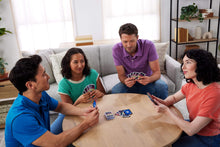 Carica l'immagine nel visualizzatore di Gallery, Mattel Games UNO Liar’s gioco di carte in scatola latta, 7+, 2-6 giocatori