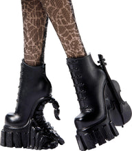 Carica l'immagine nel visualizzatore di Gallery, Monster High x Mercoledì Addams Bambola Halloween