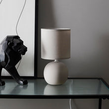 Carica l'immagine nel visualizzatore di Gallery, HOME DECO FACTORY Lampada da Tavolo Elegante H 25 cm Luce Soffusa Grigio