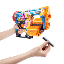 Carica l'immagine nel visualizzatore di Gallery, X-Shot Skins Dread Blaster – Poppy Playtime (Kissy) di Zuru con 12 freccette, doppia canna girevole, tecnologia Air Pocket, giocattolo in schiuma per bambini, ragazzi e adulti