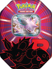 Carica l'immagine nel visualizzatore di Gallery, Pokémon: scatola da collezione Team Rocket - Nidoking-ex del GCC Pokémon (una carta promozionale olografica e quattro buste di espansione)