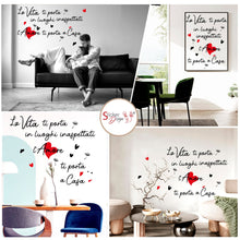 Carica l'immagine nel visualizzatore di Gallery, Adesivo Murale Wall Stickers Frase Citazione Adesivi Murali Decorazione interni LA VITA TI PORTA IN LUOGHI INASPETTATI L'AMORE TI PORTA A CASA Misura 110 x 60 cm Stickerdesign