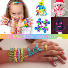 Carica l&#39;immagine nel visualizzatore di Gallery, AOKITO 2500+ Elastici per Braccialetti, 32 Colori Kit Elastici Braccialetti Fai Da Te Bambina con Gancetti, Varie Perline e Loom Band, Lavorare a Maglia Giocattolo Perfetto Bambini Regalo per Ragazze