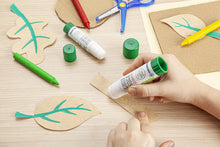 Carica l'immagine nel visualizzatore di Gallery, Osama - Colla Stick Extra Forte, 4 Pezzi + 1 Gratis, 10 gr - Set Colle Stick Ideale per Cancelleria Scuola, Ufficio e Università - Scorrevole, Resistente e Adatta ai Bambini, con Ingredienti Naturali