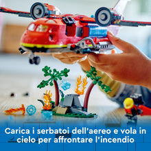 Carica l&#39;immagine nel visualizzatore di Gallery, LEGO City Aereo Antincendio, Giocattolo dei Vigili del Fuoco per Bambini e Bambine da 6 Anni in su, Aeroplano con Portellone Apribile Lancia Elementi Acqua, 3 Minifigure dei Pompieri e Jetpack 60413