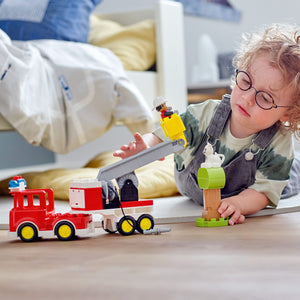 LEGO DUPLO Town Autopompa, Camion Giocattolo dei Pompieri con Luci, Sirena e Scala Mobile, Figure di Vigile del Fuoco e Gatto, Giochi per Bambini e Bambine da 2 Anni, Idee Regalo di Compleanno 10969