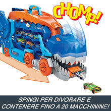 Carica l'immagine nel visualizzatore di Gallery, Hot Wheels City 'Let's Race' Netflix - Mega Dino Trasportatore, pista da corsa che si trasforma in un T-Rex, playset con luci e suoni, box per riporre 20 macchinine in scala 1:64, 4+ anni, HNG50