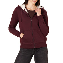 Carica l'immagine nel visualizzatore di Gallery, Amazon Essentials Giacca con Cappuccio a Cerniera Intera in Pile Foderata in Sherpa (Taglie Forti Disponibili) Donna, Bordeaux, M