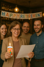 Carica l'immagine nel visualizzatore di Gallery, Bombo cero “ODE ALLA PENSIONATA” – regali divertenti pensione
