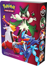 Carica l'immagine nel visualizzatore di Gallery, Pokémon Bauletto da Collezione del GCC, Autunno 2023, Meowscarada, Skeledirge e Quaquaval, Tre Carte Promozionali Olografiche e Sei Buste di Espansione, Edizione in Italiano