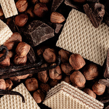 Carica l'immagine nel visualizzatore di Gallery, Loacker - Latta Best of Moments Happy Holidays - Confezione Assortita - 100% Nocciole Italiane in un Mix di Bontà a Base di wafer al Cioccolato - Idea Regalo Natale - Confezione da 307,5g