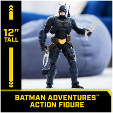 Carica l&#39;immagine nel visualizzatore di Gallery, DC Comics, Action Figure Batman Adventures, Supereroe Giocattolo in Scala, Personaggio Alto 30 cm, con 16 Accessori e 17 Punti di Articolazione, Giochi per Bambini, 4+ Anni