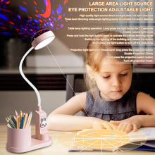 Carica l'immagine nel visualizzatore di Gallery, Aicharynic Lampada da Scrivania per Bambini: Lampada da Notte LED con Port penna, Lampada da Tavolo Dimmerabile con Proi