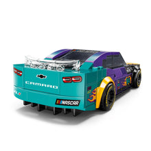 Carica l&#39;immagine nel visualizzatore di Gallery, LEGO Speed Champions NASCAR Next Gen Chevrolet Camaro ZL1, Modellino di Auto da Costruire, Macchina Giocattolo da Collezione con Minifigure del Pilota, Giochi per Bambini e Bambine da 9 Anni 76935