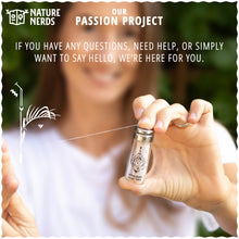 Carica l'immagine nel visualizzatore di Gallery, Nature Nerds - Filo interdentale naturale in flacone vetro, 1 bobina, 30 m