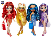 Carica l'immagine nel visualizzatore di Gallery, Rainbow High Swim &amp; Style - Violet (viola) - Bambola da 28 cm con confezione scintillante e oltre 10 outfit - Costume da bagno rimovibile, sandali, accessori divertenti - Età 4-12 anni