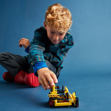 Carica l&#39;immagine nel visualizzatore di Gallery, LEGO Technic Bulldozer da Cantiere, Giochi per Bambini, Bambine, Ragazzi e Ragazze da 7 Anni in su, Set con Veicolo Giocattolo da Costruire, Regalo per i Fan delle Costruzioni 42163