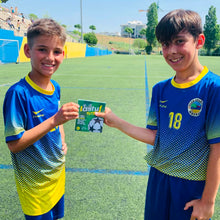 Carica l&#39;immagine nel visualizzatore di Gallery, LASTUF Gioco di Calcio per Bambini Gioco di Carte da Tavolo per Famiglie Giochi di Società per Ragazzi e Ragazze - Multilingua con Italiano - 81 carte - Regalo di calcio da 6 anni