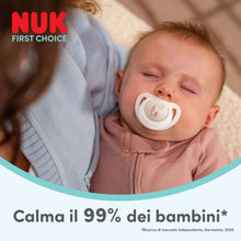 Carica l'immagine nel visualizzatore di Gallery, Ciuccio NUK First Choice | 6-18 mesi | Ciucci ortodontici | Accettato dal 95% dei bambini** | Blu | Confezione da 4