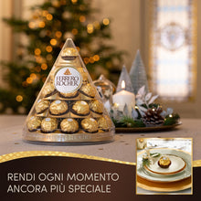 Carica l'immagine nel visualizzatore di Gallery, Ferrero Rocher - 28 Specialità al Cioccolato al Latte e Nocciola, Scatola Natalizia a Piramide Ottimale come Regalo o Centrotavola per le Cene di Natale, 350 gr