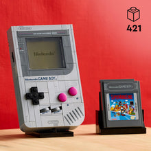 Carica l'immagine nel visualizzatore di Gallery, LEGO Super Mario Game Boy Set da Costruzione per Adulti - Modello da Esposizione Nintendo con 2 Cartucce con Schermi Lenticolari Incluso Zelda e Stand - Regalo Retrò per i Fan dei Videogiochi - 72046