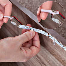 Carica l'immagine nel visualizzatore di Gallery, 200 Pezzi Clip di Montaggio per Strisce Luminose Clip di Fissaggio per Strisce LED,con 200 viti incluse per Strisce Led 