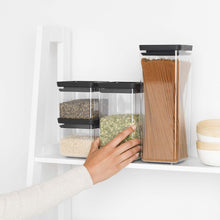 Carica l'immagine nel visualizzatore di Gallery, Brabantia Tasty+ Contenitori per Alimenti Impilabili, Dark Grey, Set da 4