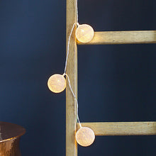 Carica l'immagine nel visualizzatore di Gallery, Lights4fun Catena Luminosa di 20 Palle in Cotone con LED Bianchi Caldi ed Interruttore per Interni